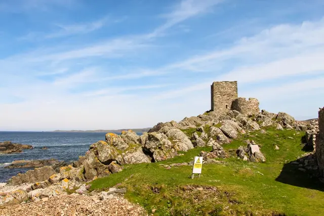 Carrickabraghy Castle